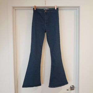 high-waisted jeans pants with flared legs